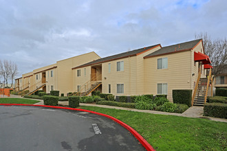 Bridge Street Commons in Yuba City, CA - Foto de edificio - Building Photo