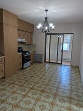 31 Chaucer St, Unit 2 in Boston, MA - Foto de edificio - Building Photo