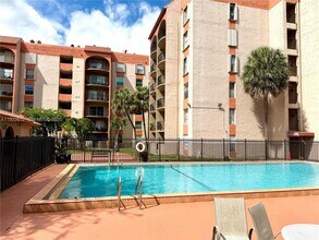 5201 NW 7th St in Miami, FL - Building Photo - Building Photo