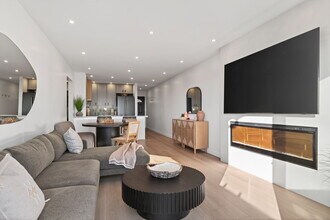 218 E Surfside Dr, Unit 218 E Surfside in Port Hueneme, CA - Foto de edificio - Building Photo