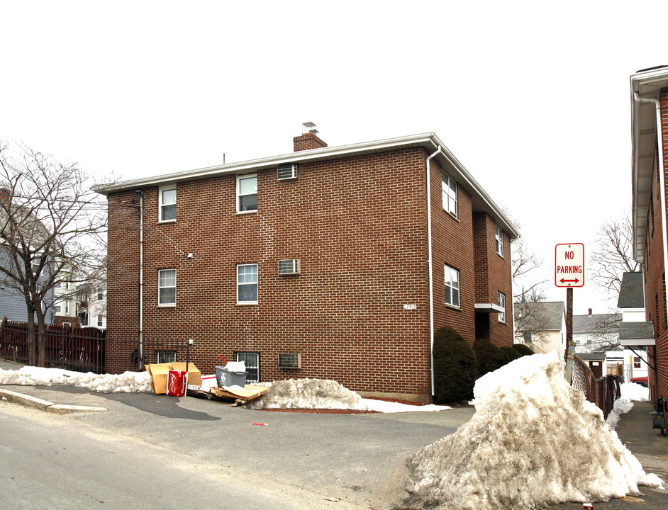 74 Charles St in Waltham, MA - Foto de edificio