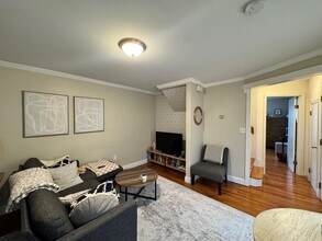 25 4th St, Unit 2 in Medford, MA - Foto de edificio - Building Photo