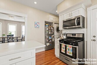 155 Spruce St, Unit 1 in Watertown, MA - Building Photo - Building Photo
