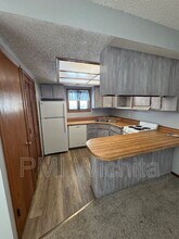 235 S Willo-Esque Ct in Wichita, KS - Foto de edificio - Building Photo