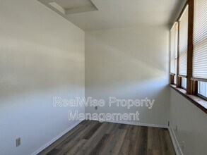 748 SE Parrott St in Roseburg, OR - Foto de edificio - Building Photo