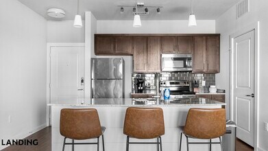 4300 Cromwell Dr in Kyle, TX - Foto de edificio - Building Photo