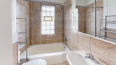 411 W Bowen Ave in Bismarck, ND - Building Photo - Building Photo