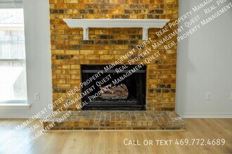 1224 Mockingbird Ln in Desoto, TX - Building Photo - Building Photo