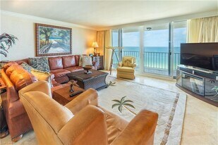 10701 Gulf Shore Dr in Naples, FL - Building Photo