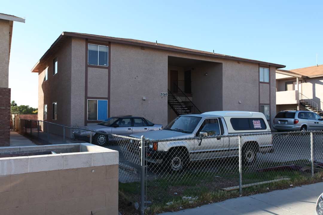 5249 Retablo Ave in Las Vegas, NV - Building Photo