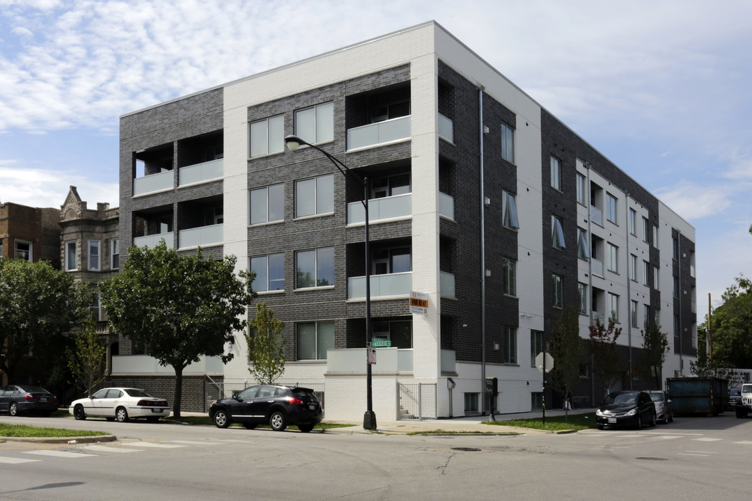 1654 N Kedzie Ave in Chicago, IL - Building Photo