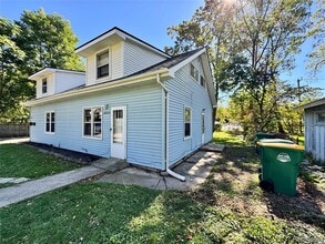 834 E Cross St in Ypsilanti, MI - Building Photo - Building Photo