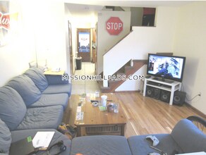 96 Hillside St in Boston, MA - Building Photo - Building Photo