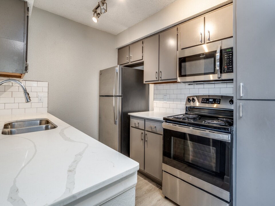 Hudson Apartments in Arlington, TX - Building Photo
