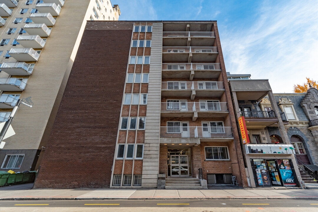 Les Tours d'Auteuil in Montréal, QC - Building Photo