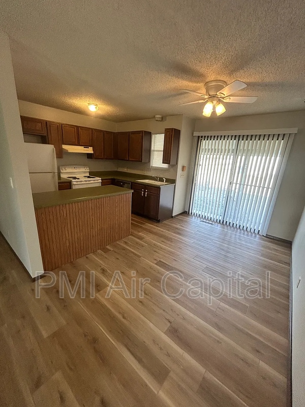 1530 N Maybelle St in Wichita, KS - Building Photo - Building Photo