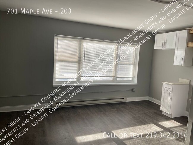 Maple Commons in La Porte, IN - Foto de edificio - Building Photo