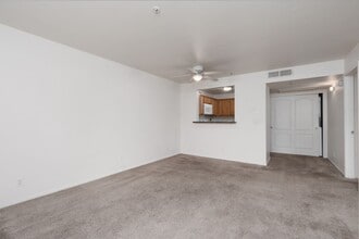 7720 Secret Shore Dr in Las Vegas, NV - Foto de edificio - Building Photo