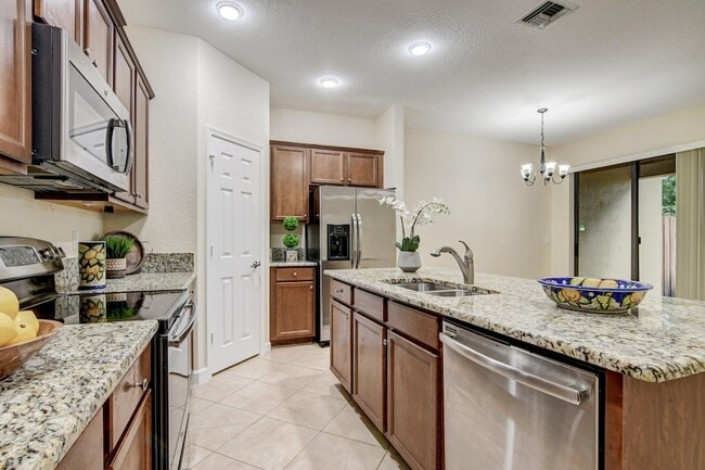 10366 Wellington Parc Dr in Wellington, FL - Building Photo - Building Photo
