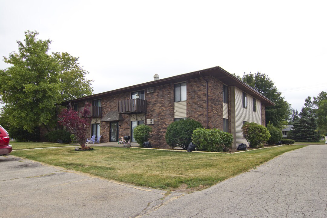 1700 E Longview Dr in Appleton, WI - Building Photo