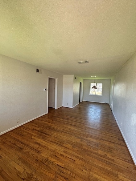 3114 Healey Dr in Dallas, TX - Building Photo - Building Photo