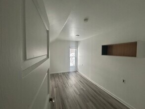 421 W Bond St, Unit 421 Upper in Hastings, MI - Building Photo - Building Photo