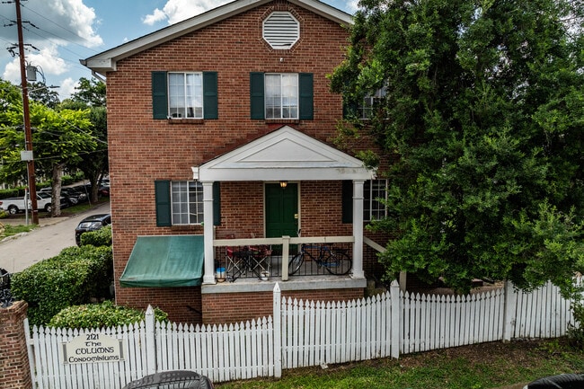 2121 Fairfax Ave in Nashville, TN - Building Photo - Building Photo