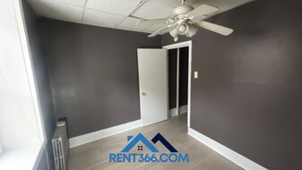 405 E Norwegian St in Pottsville, PA - Building Photo