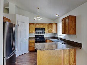 923 Canfield Dr in Ogden, UT - Foto de edificio - Building Photo