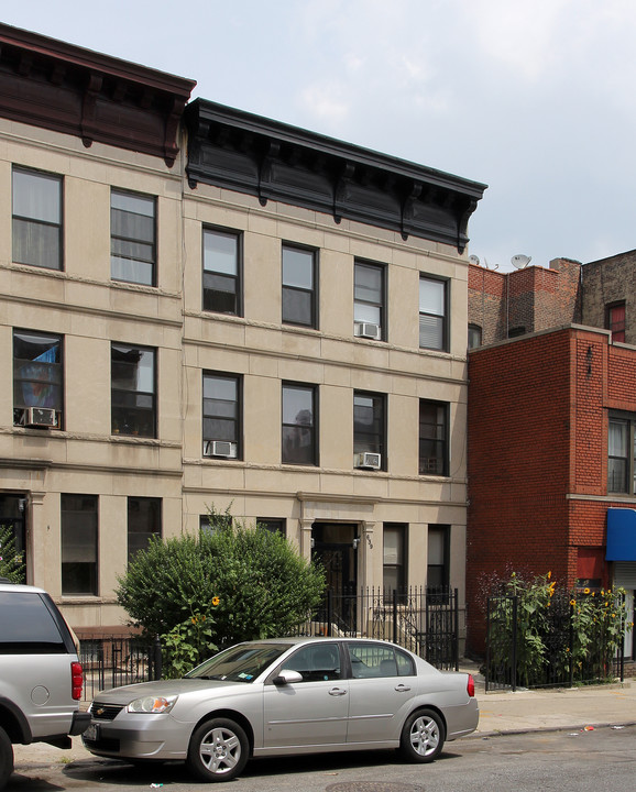 639 Sterling Pl in Brooklyn, NY - Building Photo