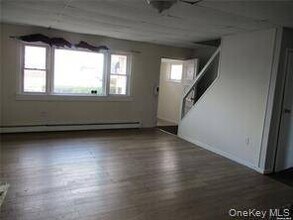 323 Peninsula Blvd in Cedarhurst, NY - Building Photo - Building Photo