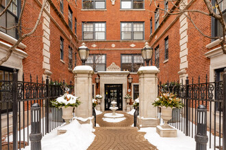 444 W Roslyn Pl in Chicago, IL - Building Photo - Building Photo
