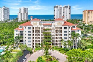 8720 Bay Colony Dr in Naples, FL - Building Photo