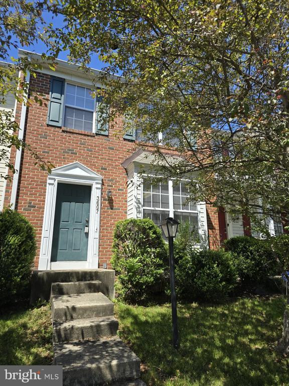 property at 3607 Matlock Pl