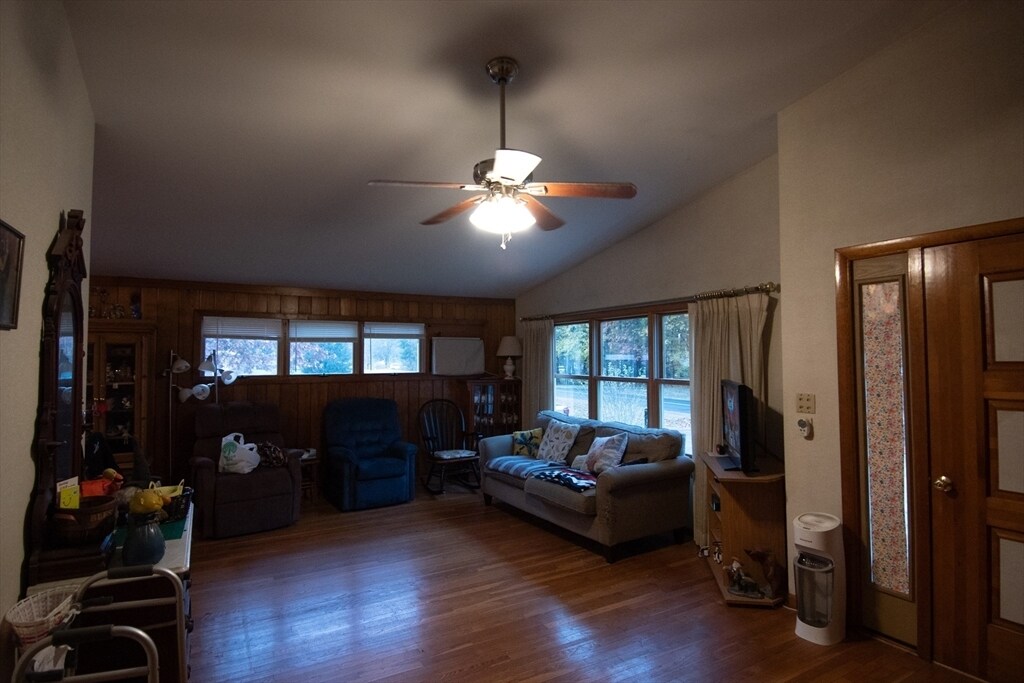 227 Green River Rd in Greenfield, MA - Building Photo