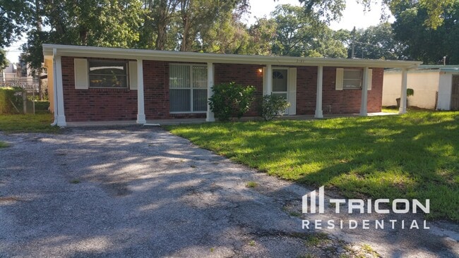 2160 Alemanda Dr in Clearwater, FL - Building Photo - Building Photo
