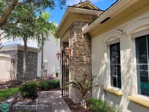 8501 Butler Greenwood Dr in Royal Palm Beach, FL - Building Photo - Building Photo