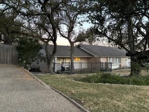 7506 Downridge Dr in Austin, TX - Building Photo - Building Photo
