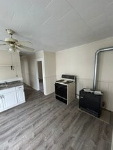 364 Hamilton St in Southbridge, MA - Building Photo - Building Photo