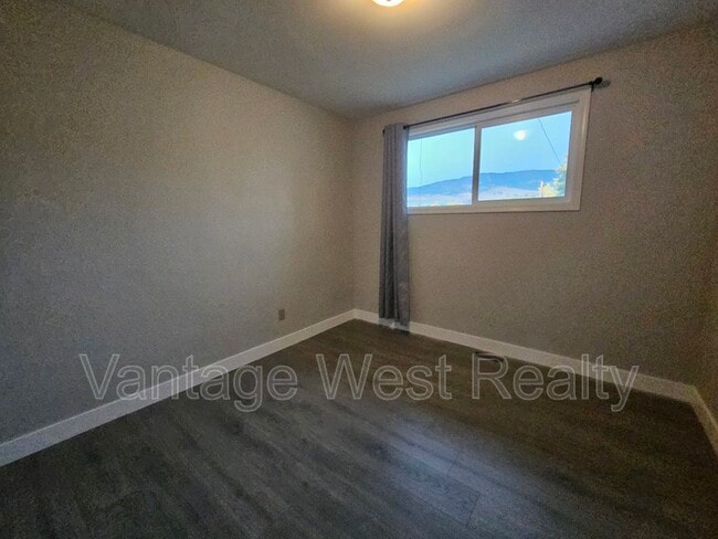 320 Rutland Rd S in Kelowna, BC - Building Photo - Building Photo