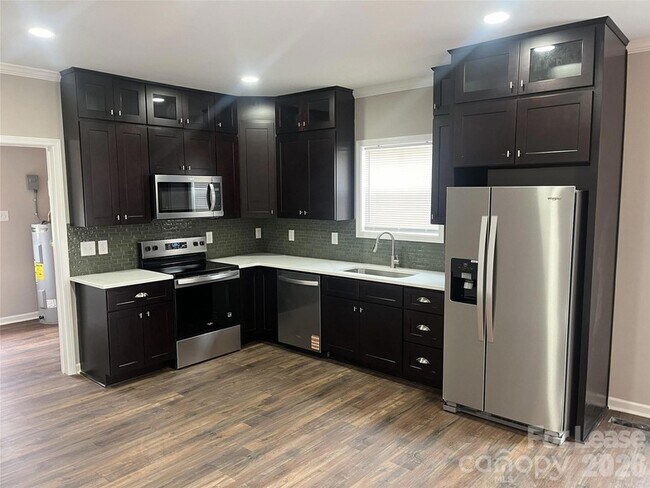 205 Wood St in Mount Holly, NC - Building Photo - Building Photo