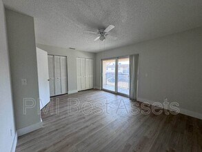 6520 SW 41st Pl in Davie, FL - Building Photo - Building Photo