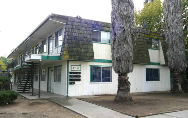 416 E Locust St in Lodi, CA - Building Photo