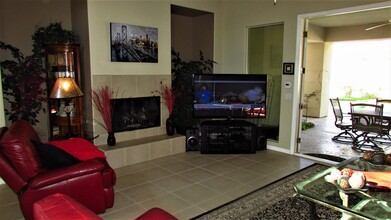 34 Paris Way in Rancho Mirage, CA - Foto de edificio - Building Photo