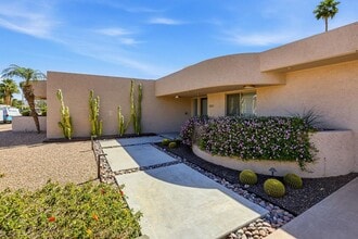 8101 E Del Timbre Dr in Scottsdale, AZ - Building Photo - Building Photo