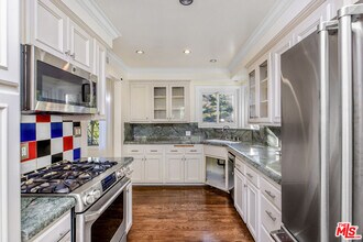 9549 Dalegrove Dr in Beverly Hills, CA - Building Photo - Building Photo