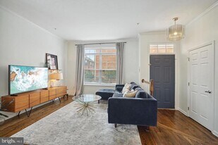 6022 Madison Overlook Ct in Falls Church, VA - Building Photo