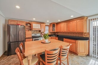 44 Fourth St in Brentwood, NY - Building Photo - Building Photo