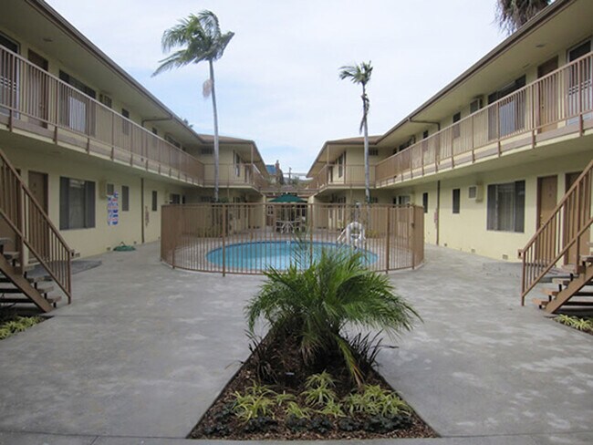 1241 Boynton St in Glendale, CA - Foto de edificio - Building Photo