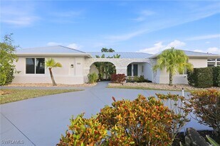 339 Landmark St in Marco Island, FL - Building Photo